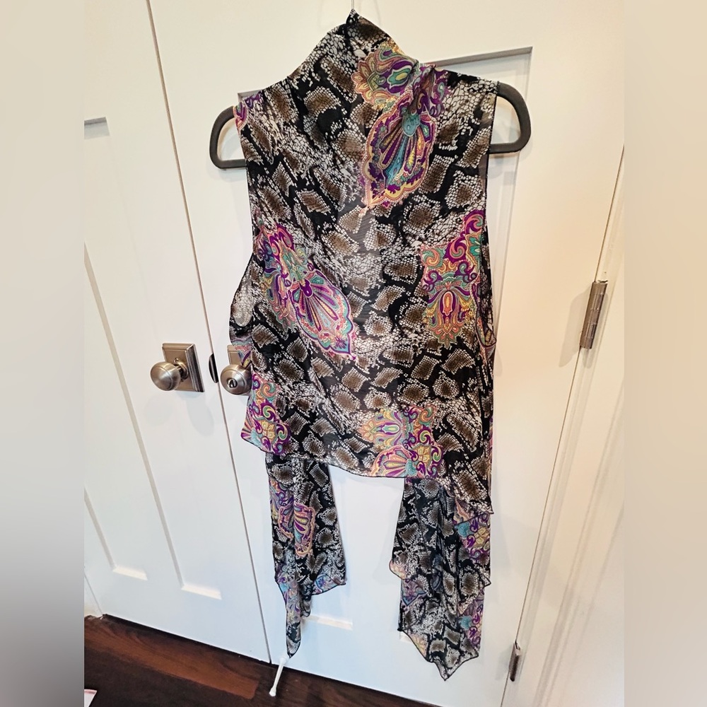 Gorgeous chiffon-like, printed wrap to go over any blouse, t-shirt or swimsuit!